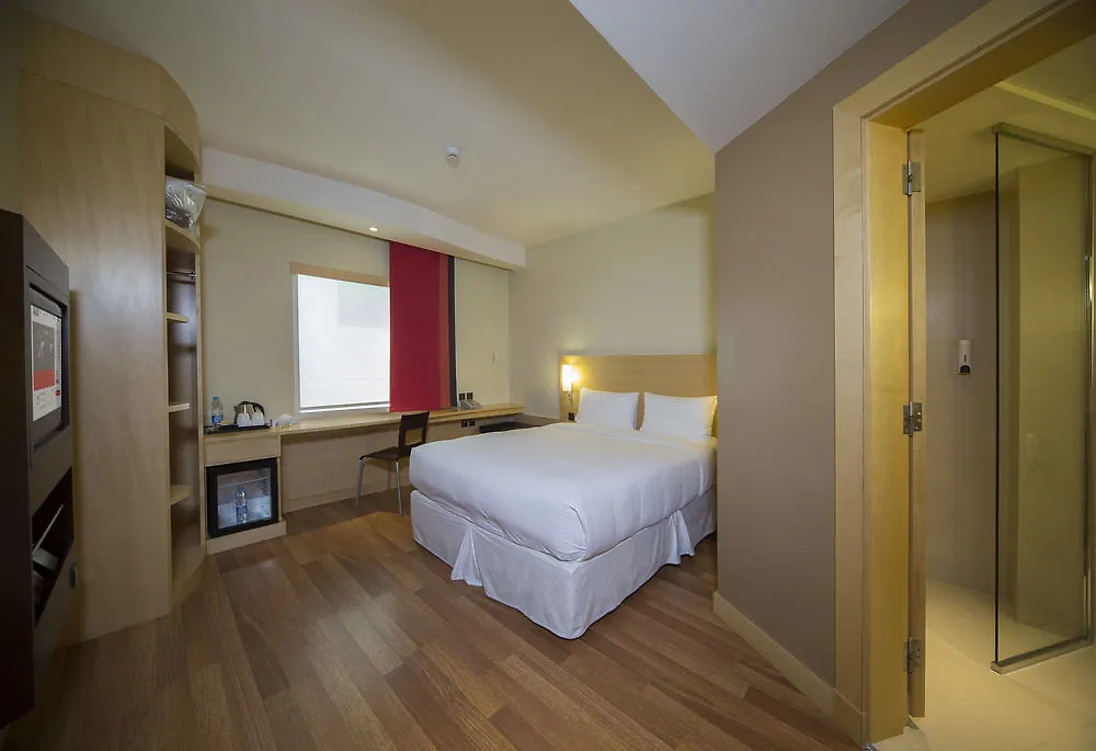 Ibis Riyadh Olaya Street מלון